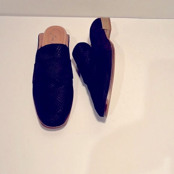 Free People black snakeskin patterned suede leather mules - Picture 1 of 4